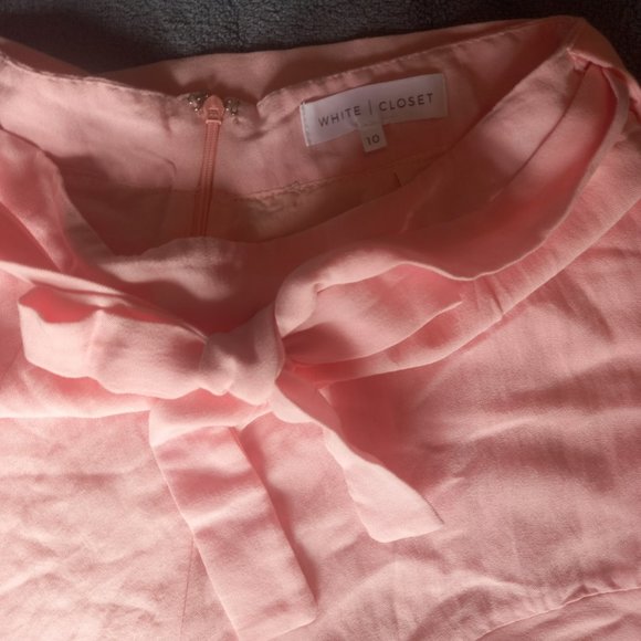 White Closet pink lightweight shorts with belt, layers and zip (Size 10) - Picture 2 of 4